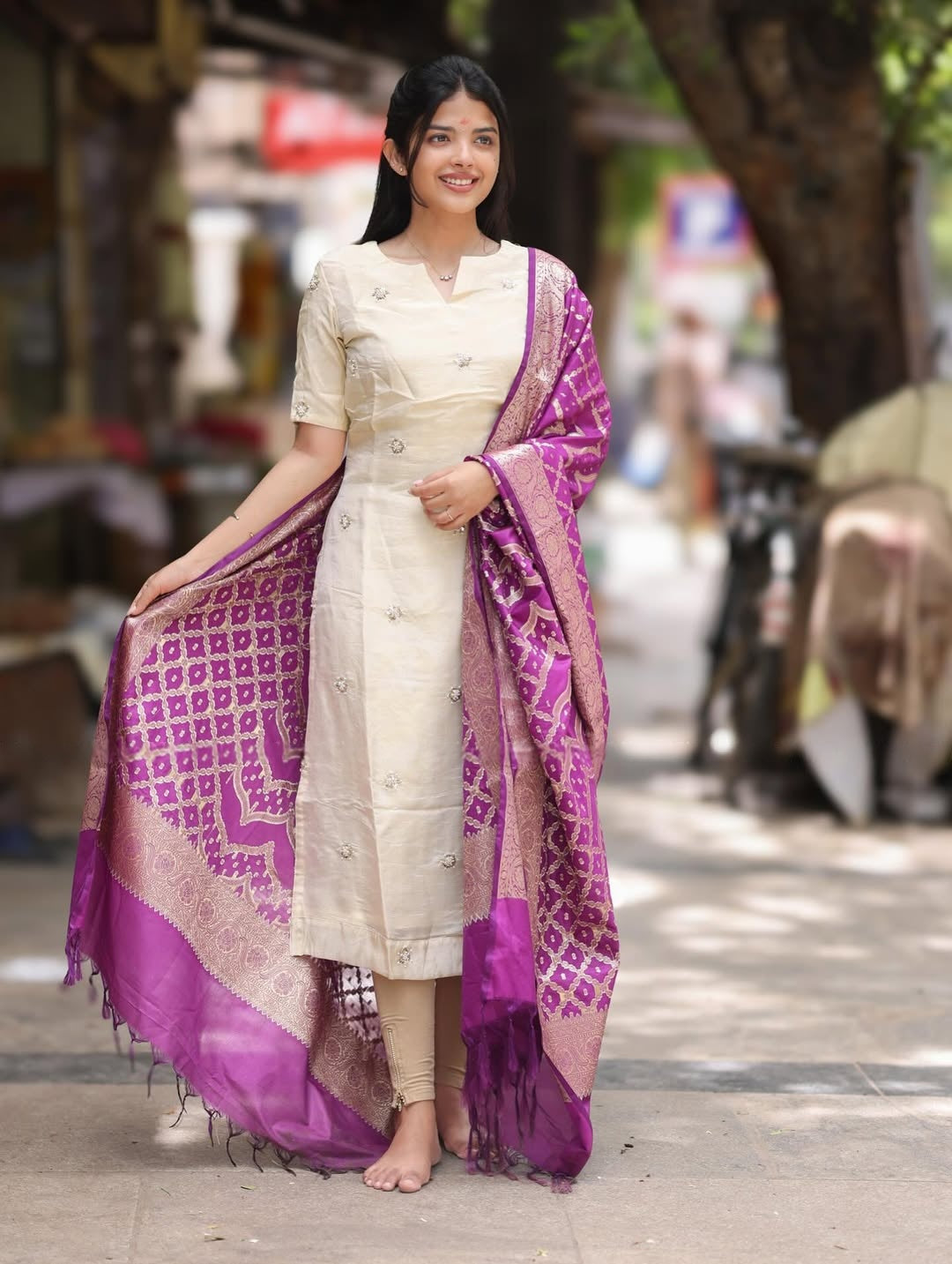 Shrungar Our Tissue Handwork Kurti And Banaras Silk Shawl Set